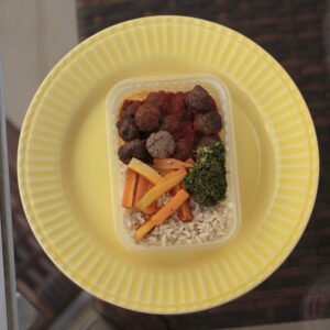 Almôndegas com Arroz Integral e Legumes