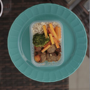 Bife a Rolê com Arroz Integral e Legumes